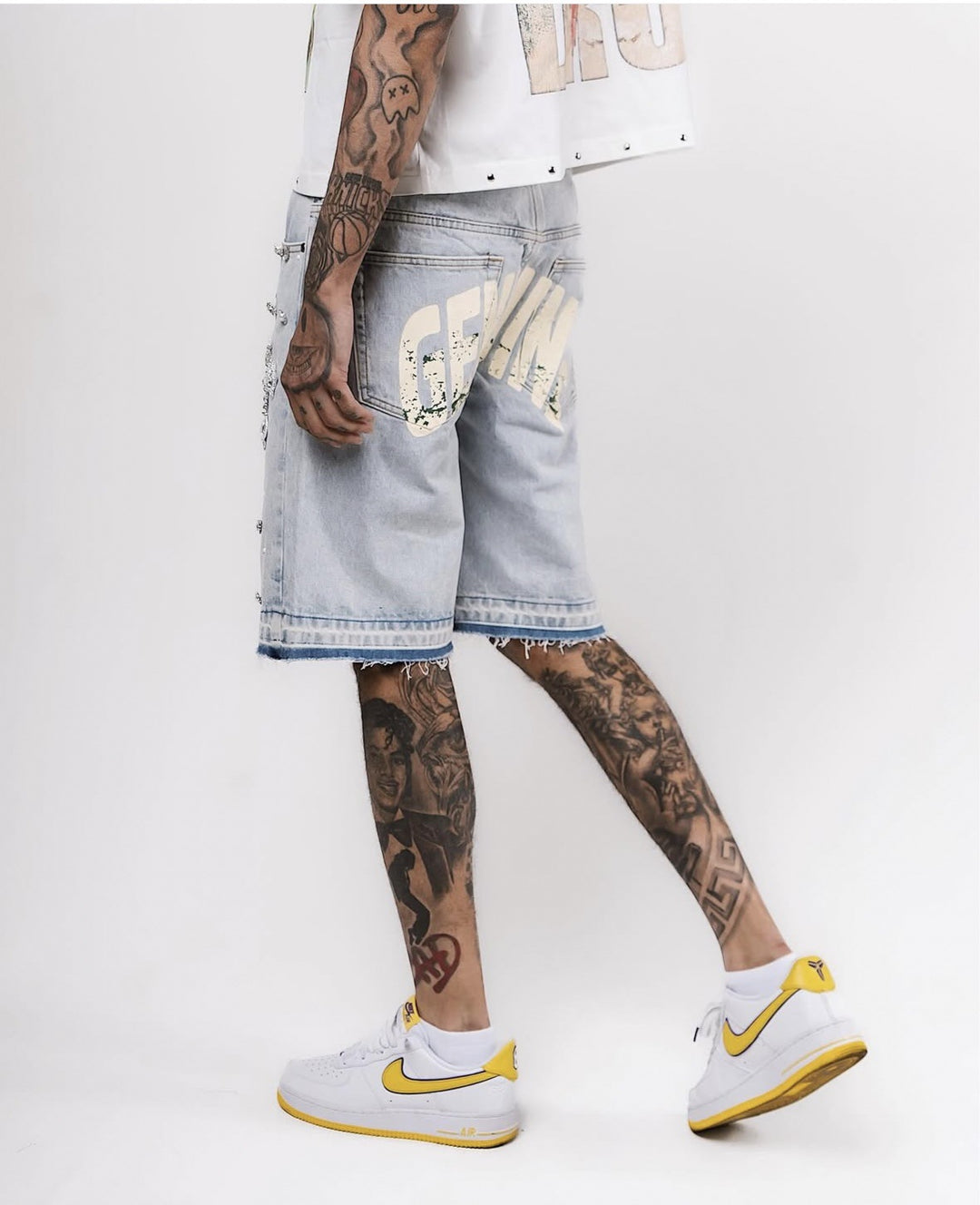 Hot-rhine cross five-point washed denim shorts