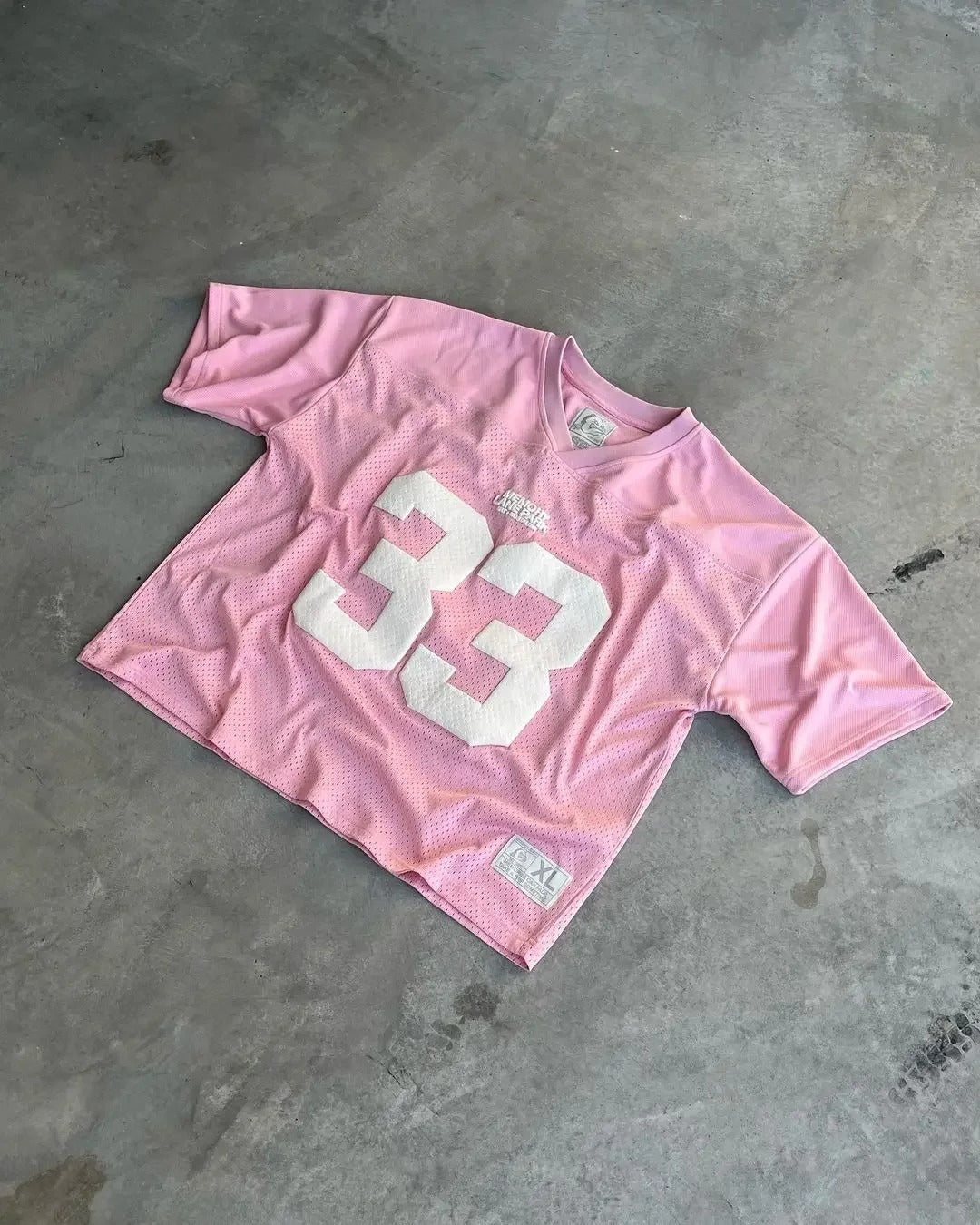 Short sleeved jersey with number 33