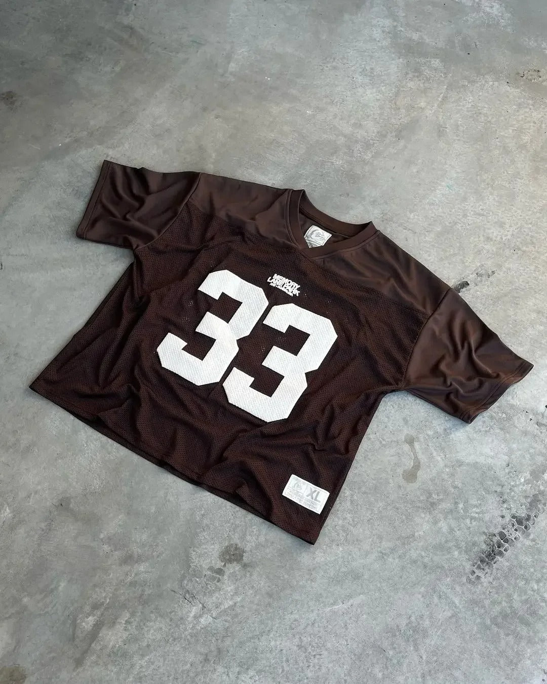 Short sleeved jersey with number 33