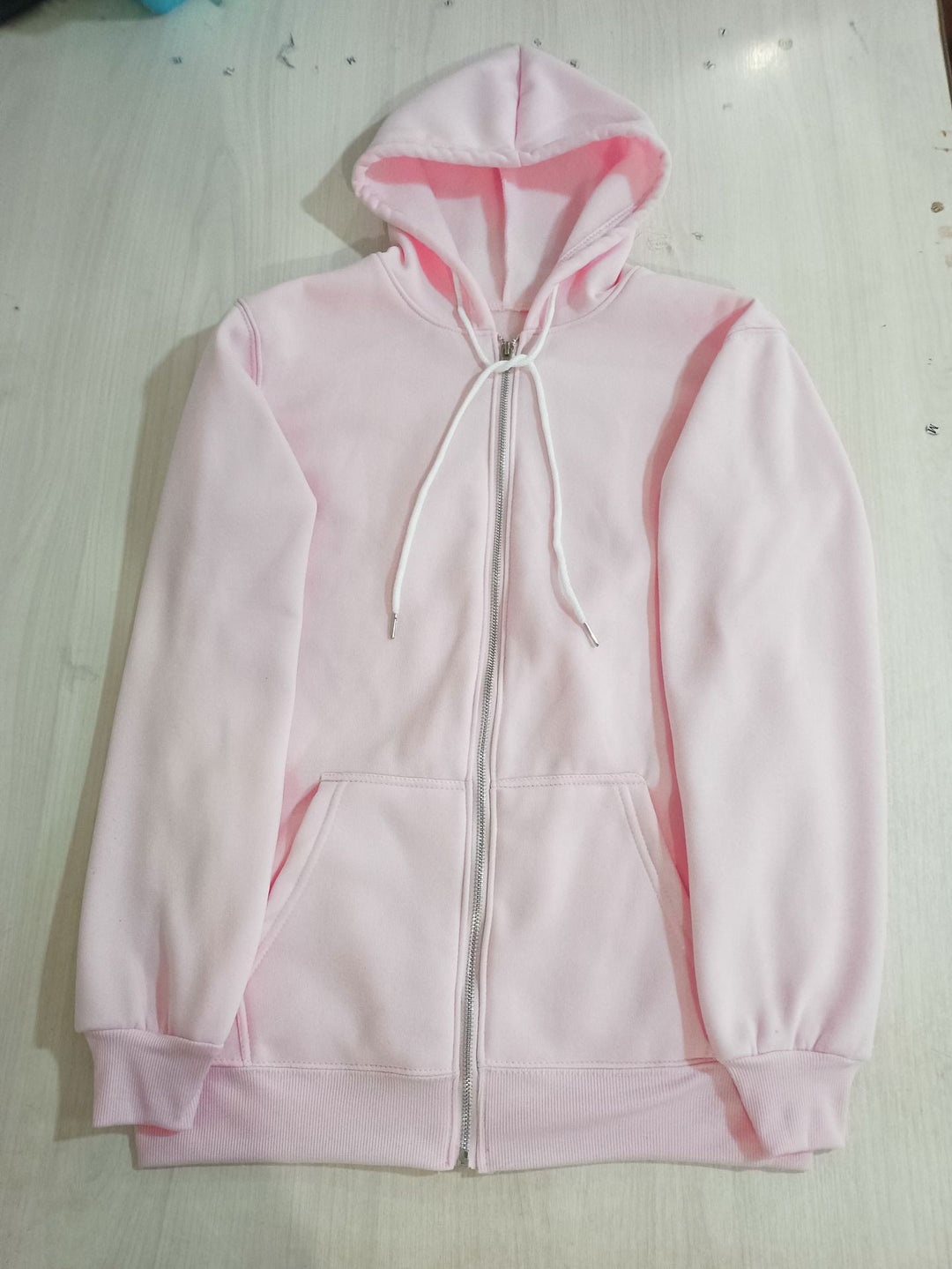 Solid color pocket hooded sweatshirt