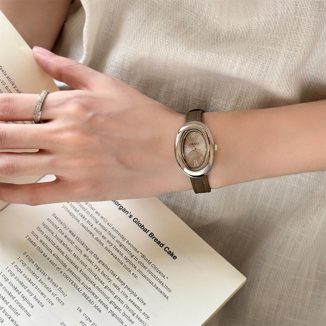 The Compact and Exquisite "Oval Bathtub" Watch