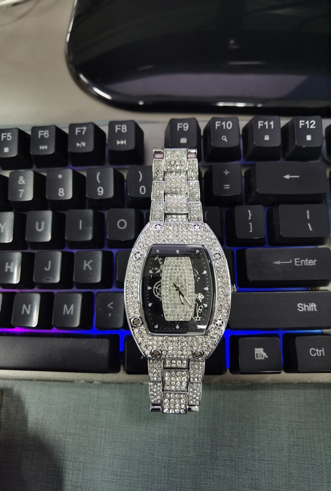 Diamond-set color-blocked hip-hop tonneau-shaped watch