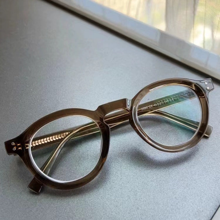 High-end round glasses with studded details