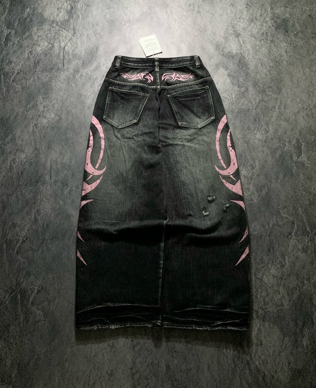 Graphic print washed denim jeans for sexy girls.