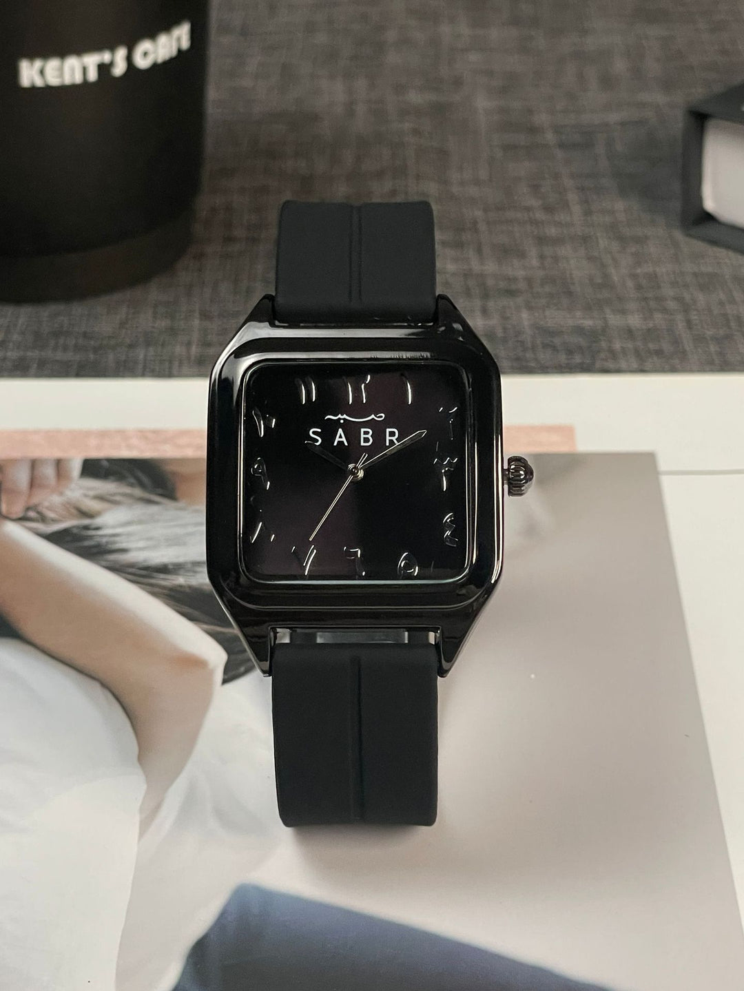 Stylish Waterproof Wristwatch with Calendar