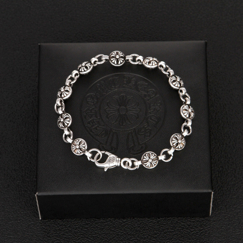 gepersonaliseerde kruisarmband met chromen harten en gesneden kralen