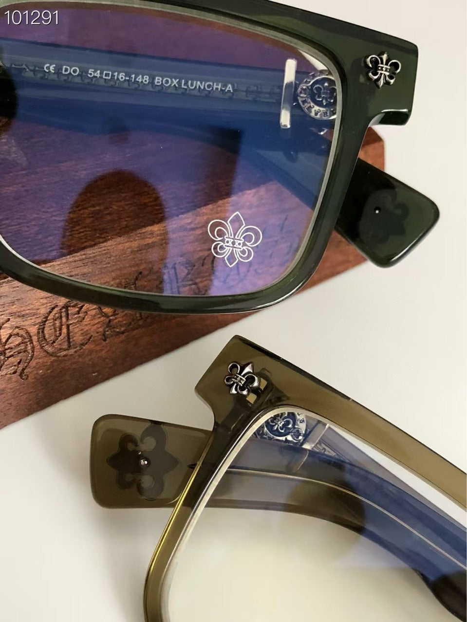 Chrome Hearts classic large frame glasses that can modify the facial shape