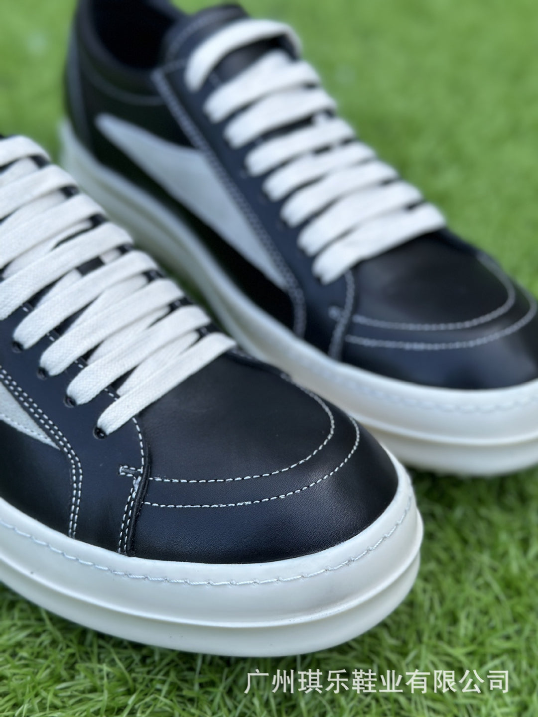 Calfskin Low-Top Skate Shoes Round Toe Flat Heel