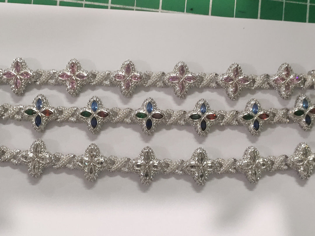 Hip-hop zircon colored infinite four-leaf clover necklace