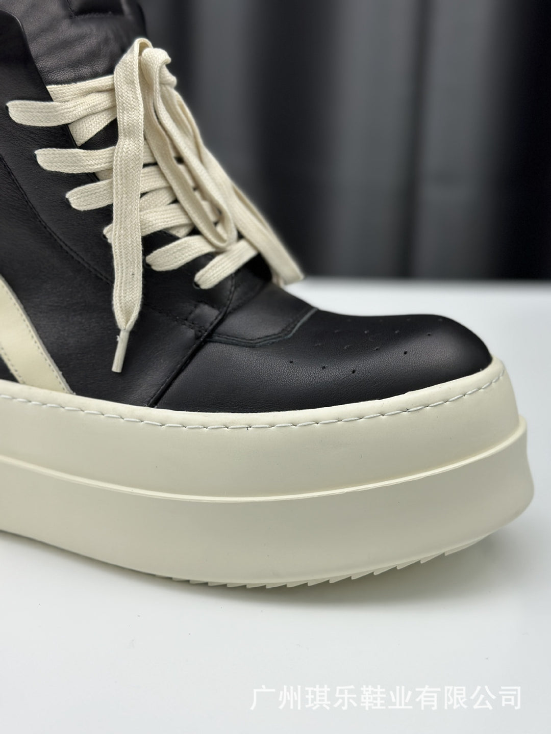 Genuine Cowhide, Round-Toe, Height-Increasing High-Top Shoes