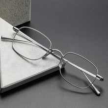 Pure titanium square frame eyeglasses for a slimmer face