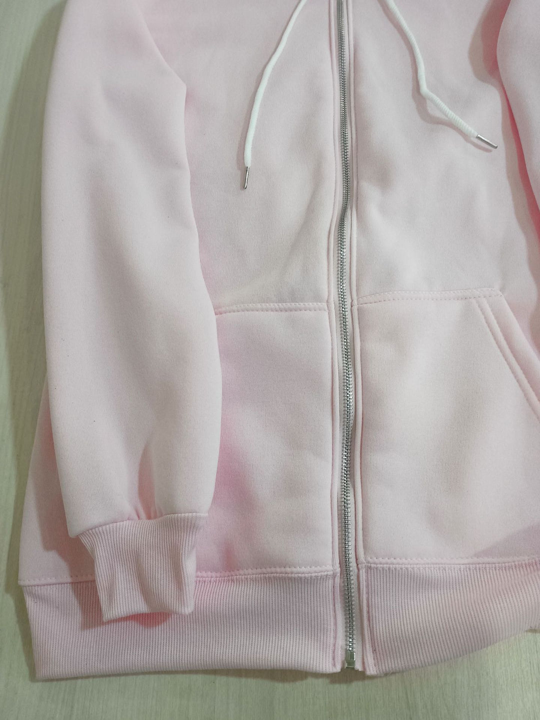 Solid color pocket hooded sweatshirt