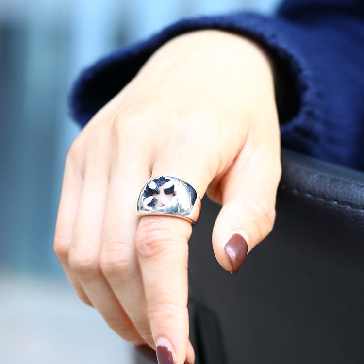 chrome hearts hollow cross flower ring