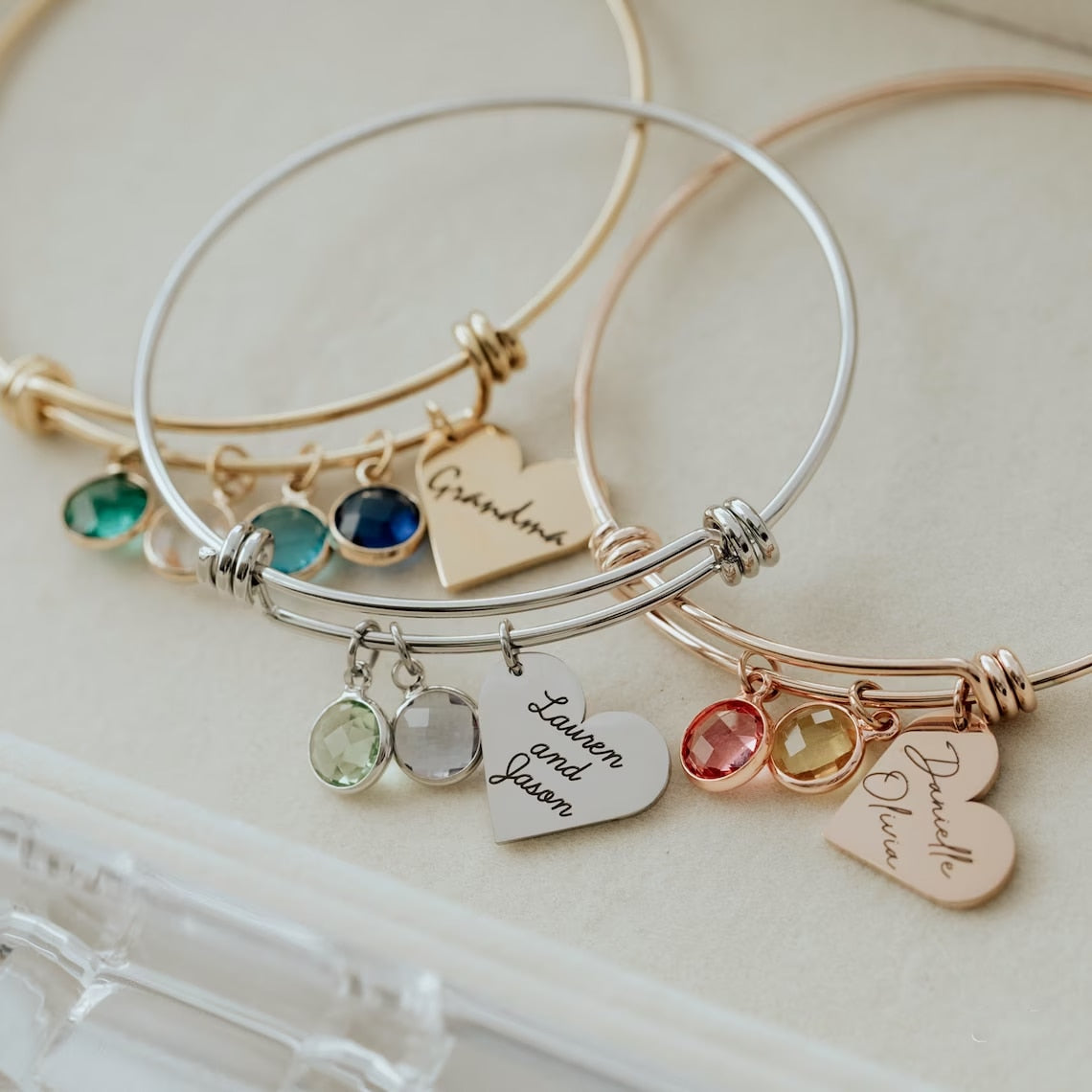 Bracciale personalizzato con pietra portafortuna Bracciale con nomi di pietre portafortuna per la famiglia del cuore della mamma