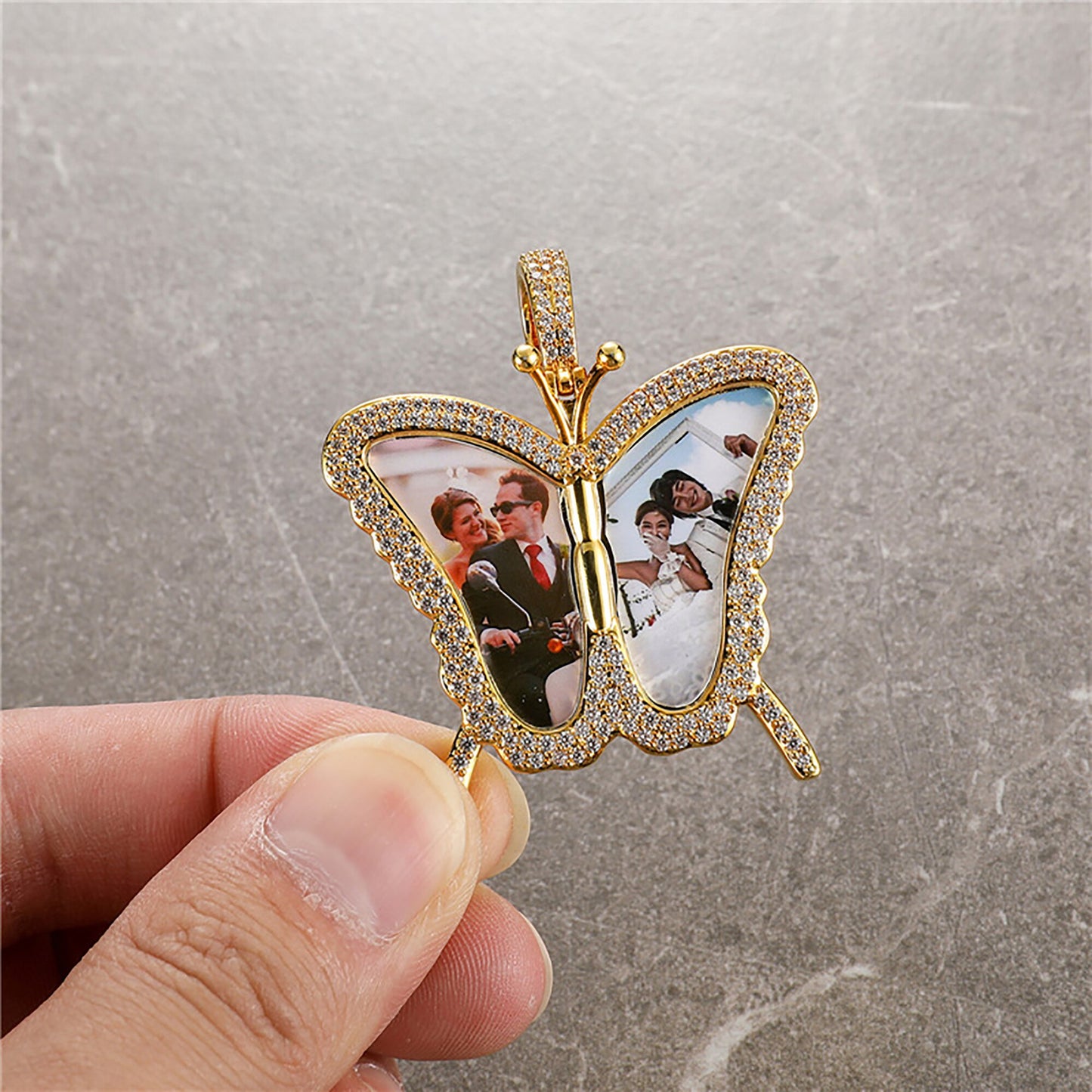 Personalisierte Schmetterlings-Medaillon-Halskette zum Öffnen von zwei Foto-Anhängern