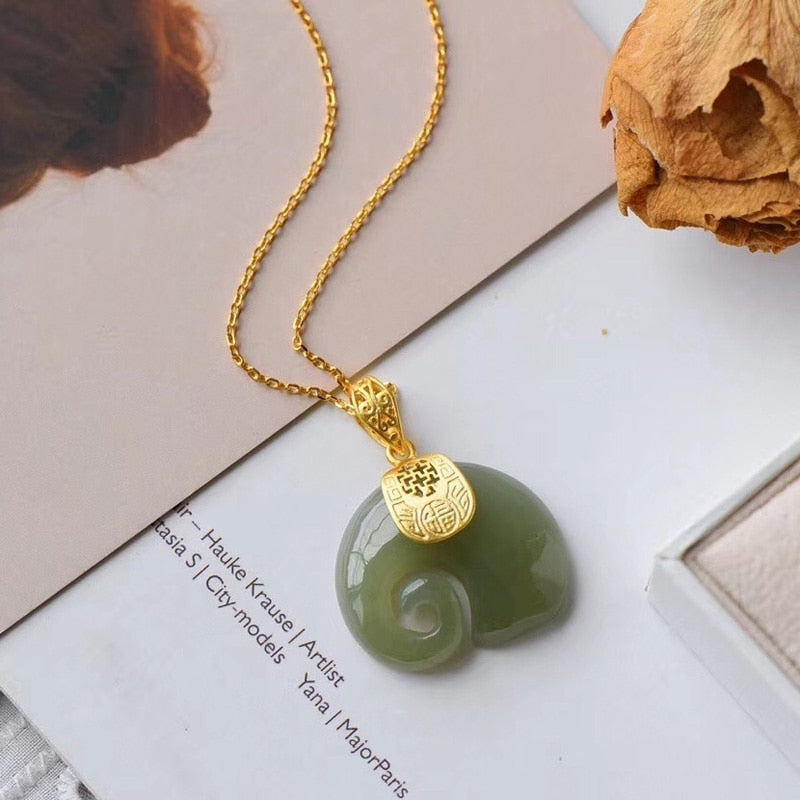 Vintage weiße Hetian Jade Elefant Anhänger 18K vergoldete Kette Halskette