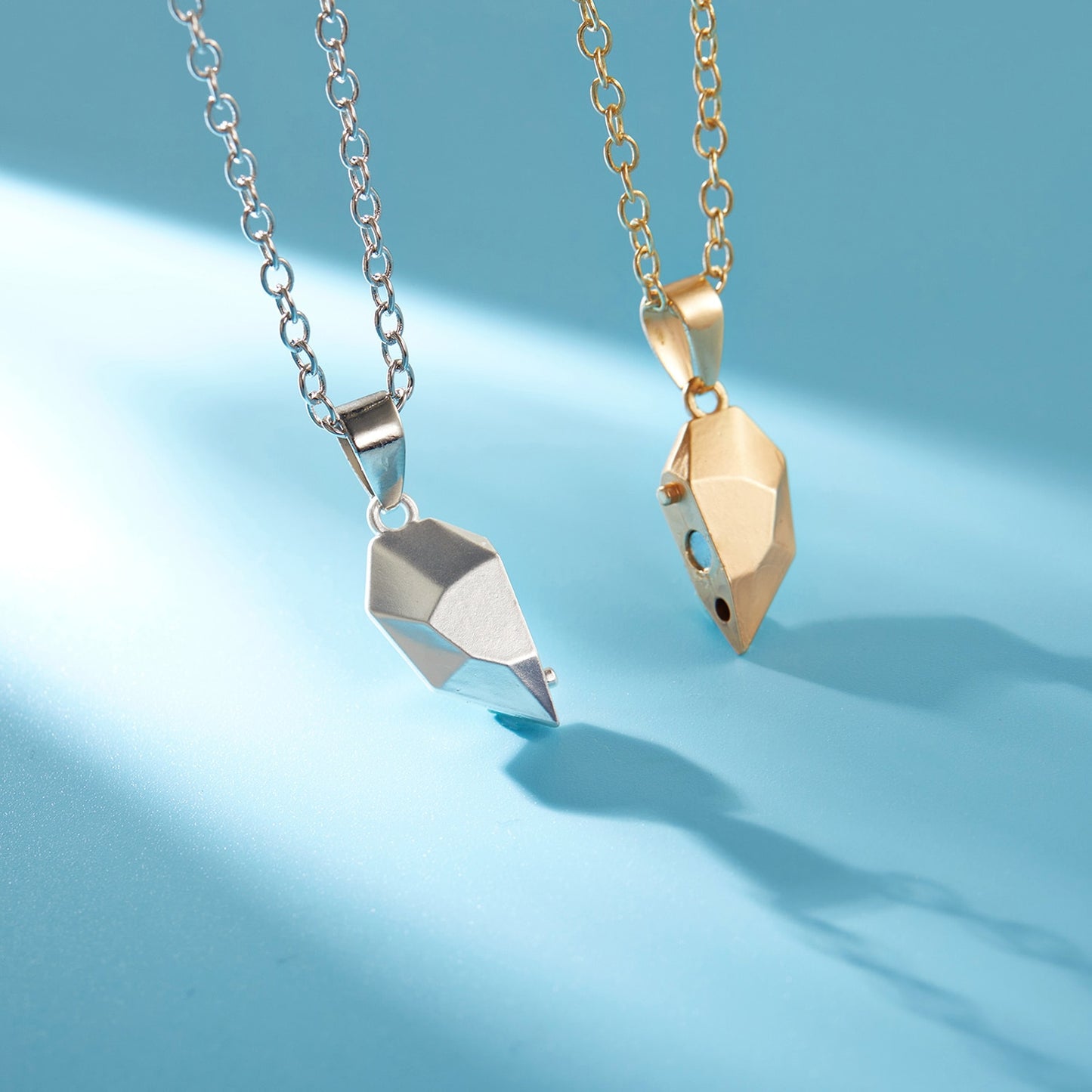 Collana magnetica sfaccettata a distanza per amanti della collana con ciondolo a forma di cuore punk da 2 pezzi