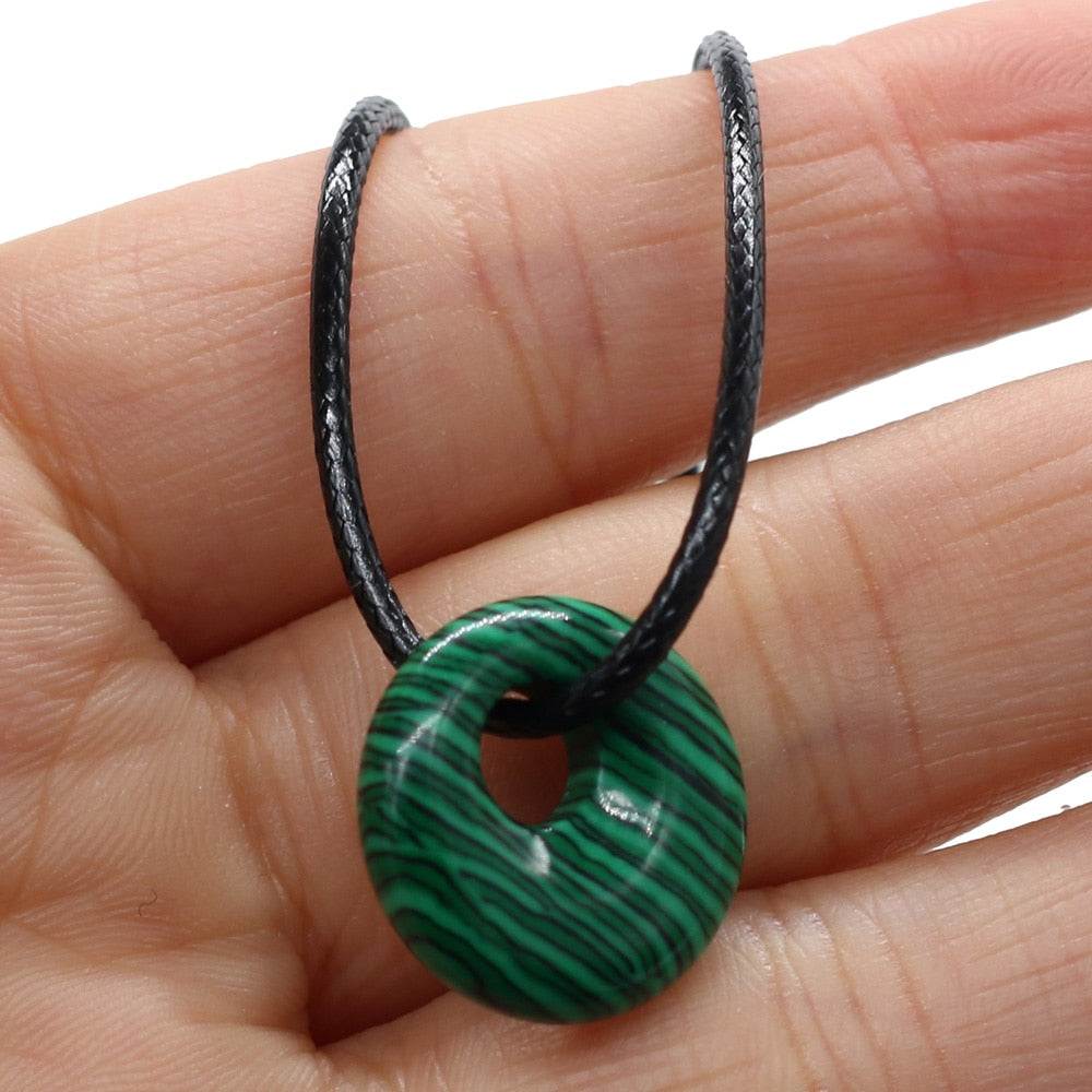 Collana con pendente in quarzo rosa di malachite naturale Collana con pendente semplice ed elegante