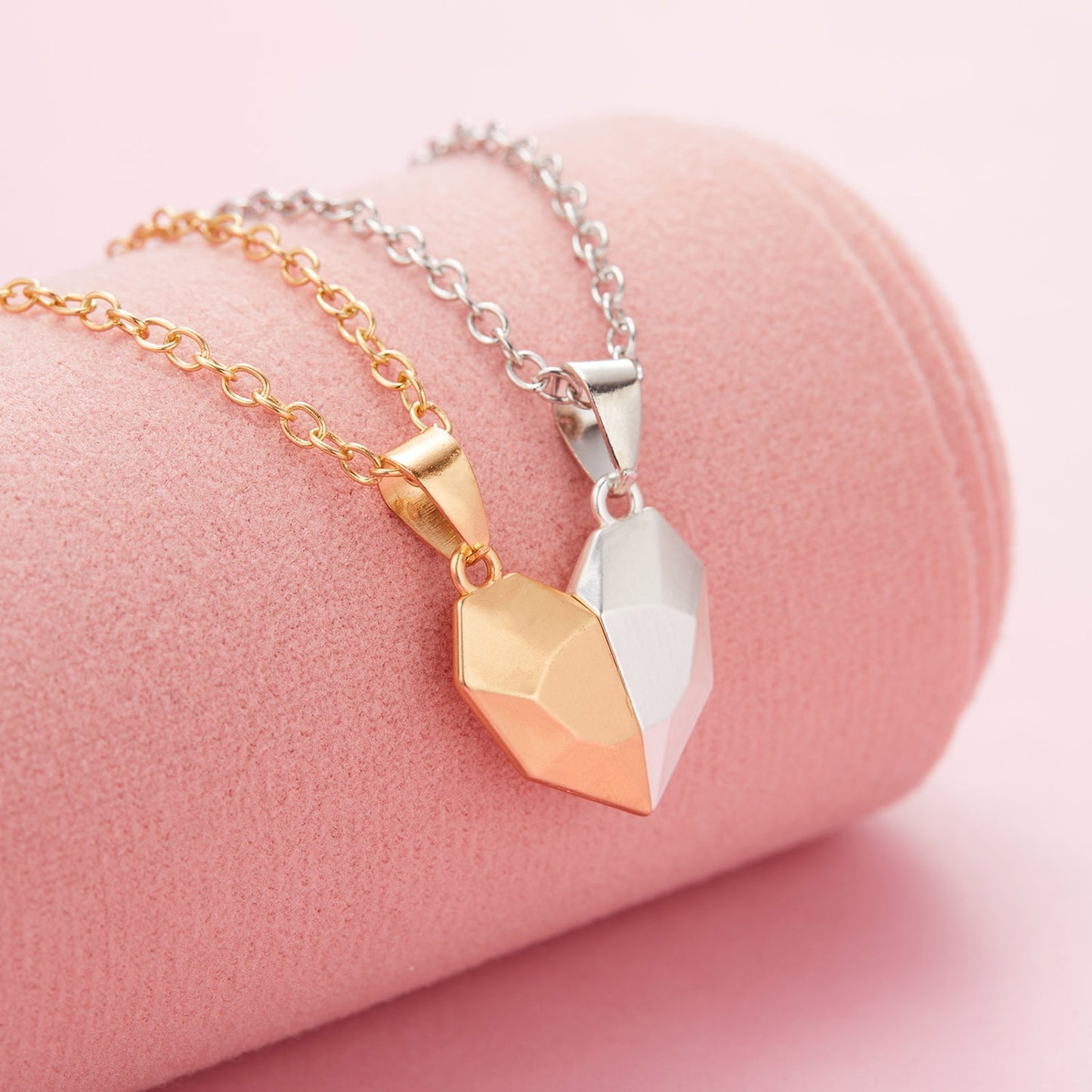 Collana magnetica sfaccettata a distanza per amanti della collana con ciondolo a forma di cuore punk da 2 pezzi