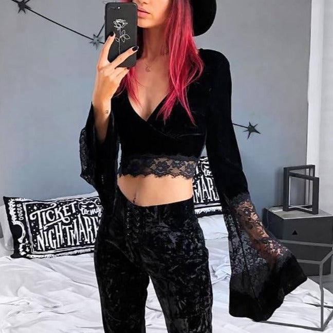 Ins Goth Sexy Women Gothic Crop Top Flare Manica lunga Pizzo Scava fuori T-shirt nera con scollo a V