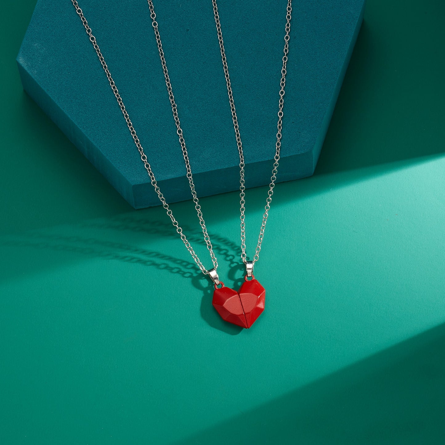 Collana magnetica sfaccettata a distanza per amanti della collana con ciondolo a forma di cuore punk da 2 pezzi