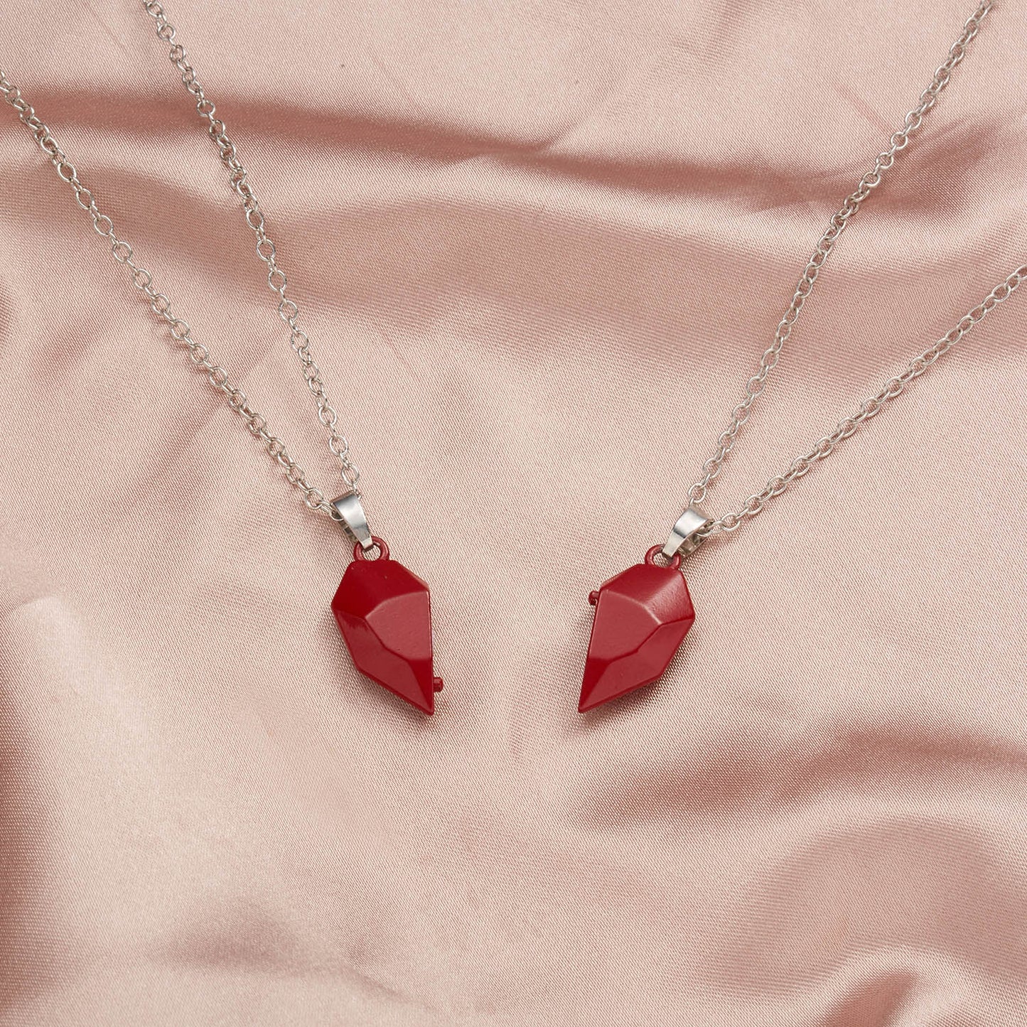 Collana magnetica sfaccettata a distanza per amanti della collana con ciondolo a forma di cuore punk da 2 pezzi