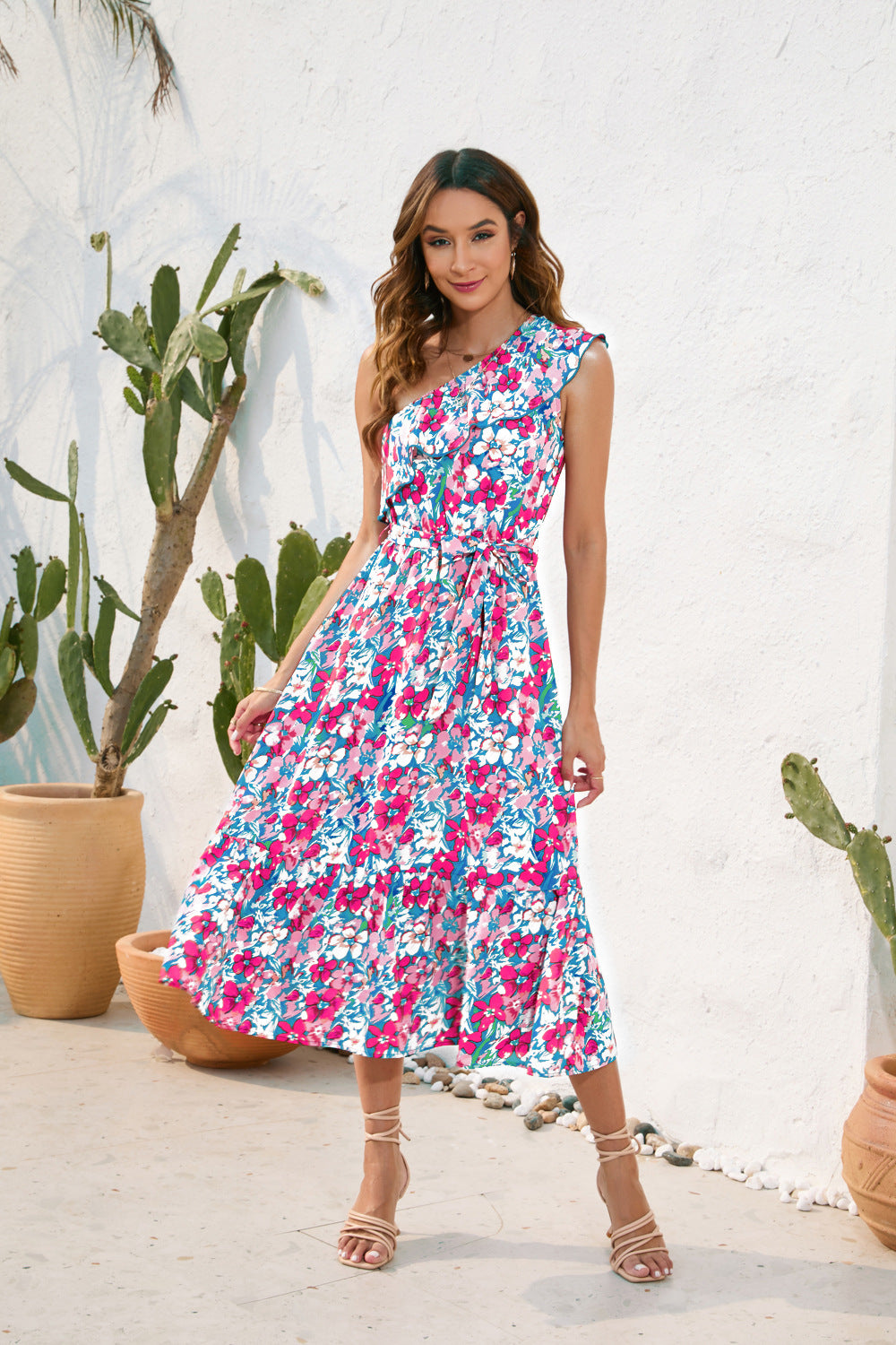 Kleid mit schrägem Schultergurt und Blumendruck Lässiges Urlaubs-Swing-Kleid