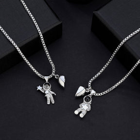 Customizable photo Creative Astronaut Pendant Couple Projection Necklace