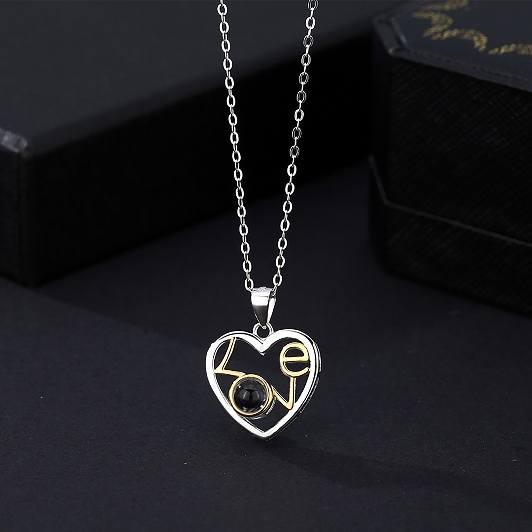 Customizable photo Necklace Round Heart Pendant Romantic Memory Projection Necklaces