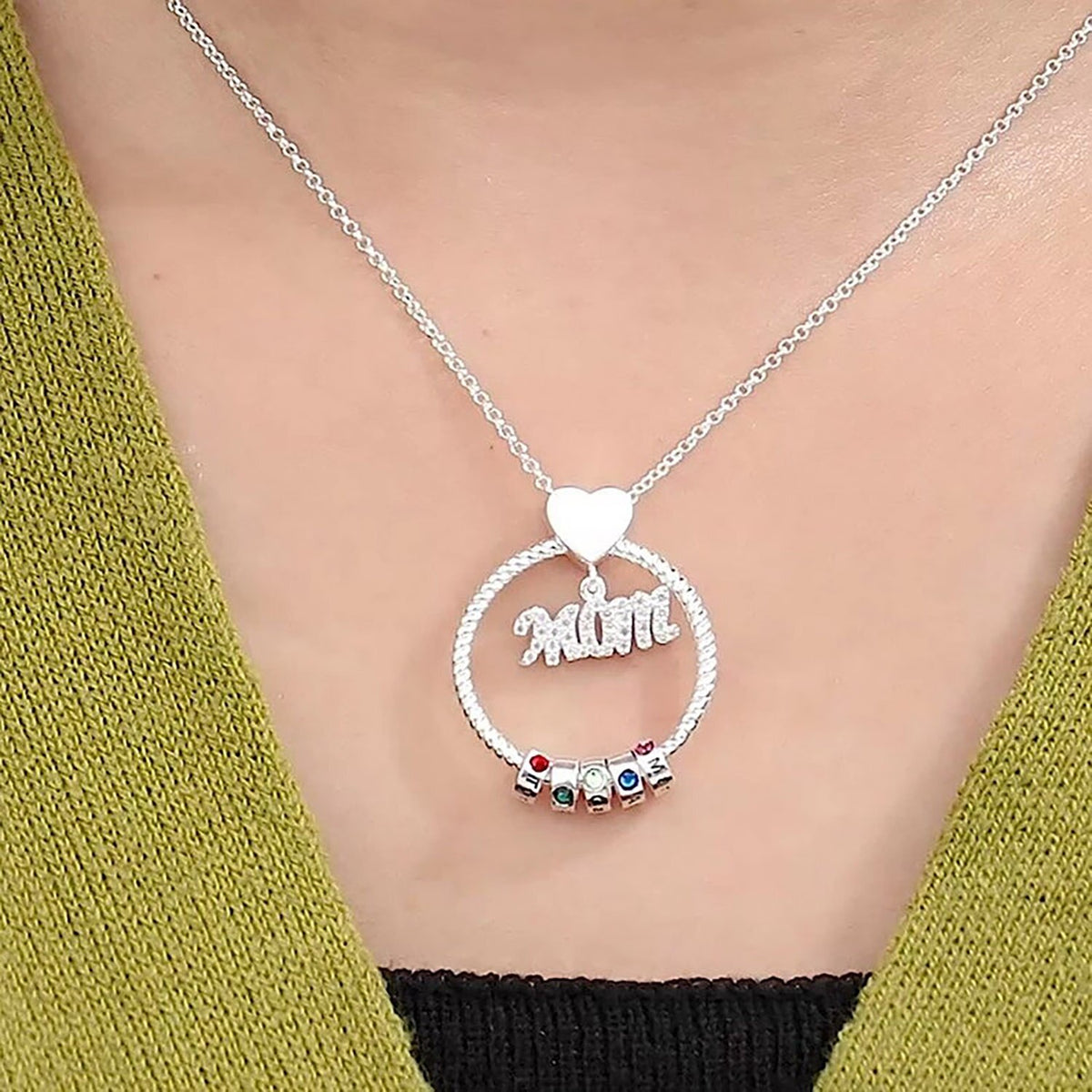 Collana con nome inciso con ciondolo a cerchio personalizzato con collana di famiglia Birthstone