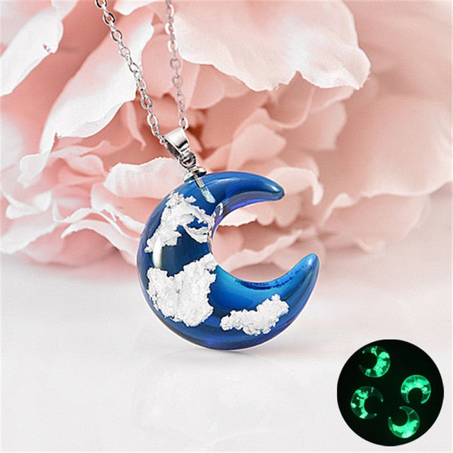 Collana con pendente a forma di luna con sfera rotonda in resina Collana da donna con cielo blu e nuvola bianca