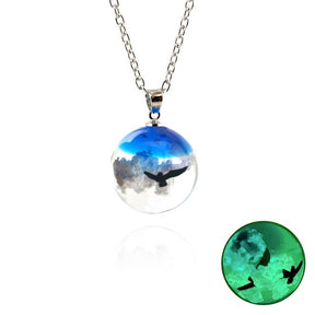 Collana con pendente a forma di luna con sfera rotonda in resina Collana da donna con cielo blu e nuvola bianca