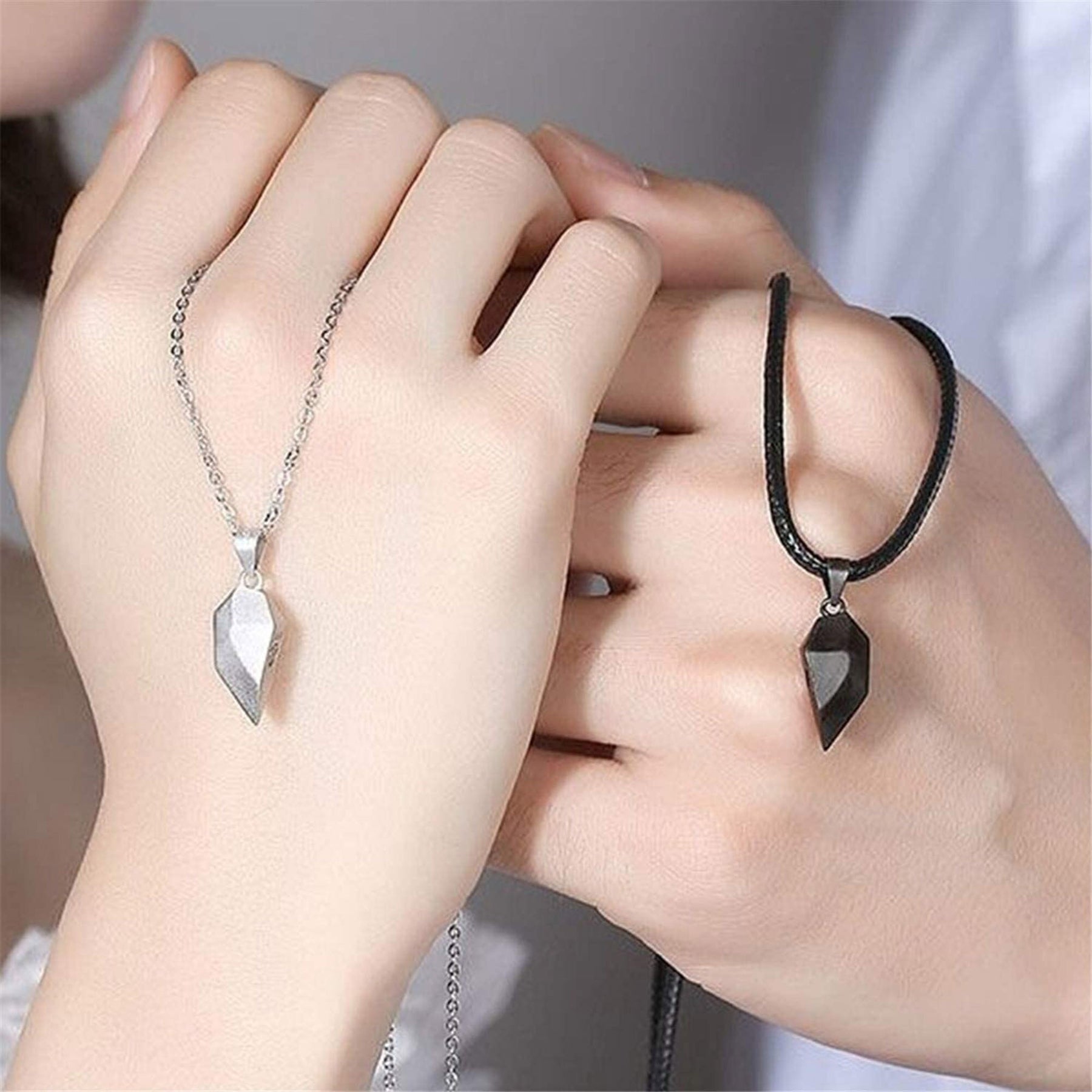 2PCS/set Personalized Custom Name Date Wishing Stone Heart Magnetic Couple Necklace Birthday Gift