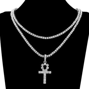 Collana con ciondolo a forma di croce ankh ghiacciata