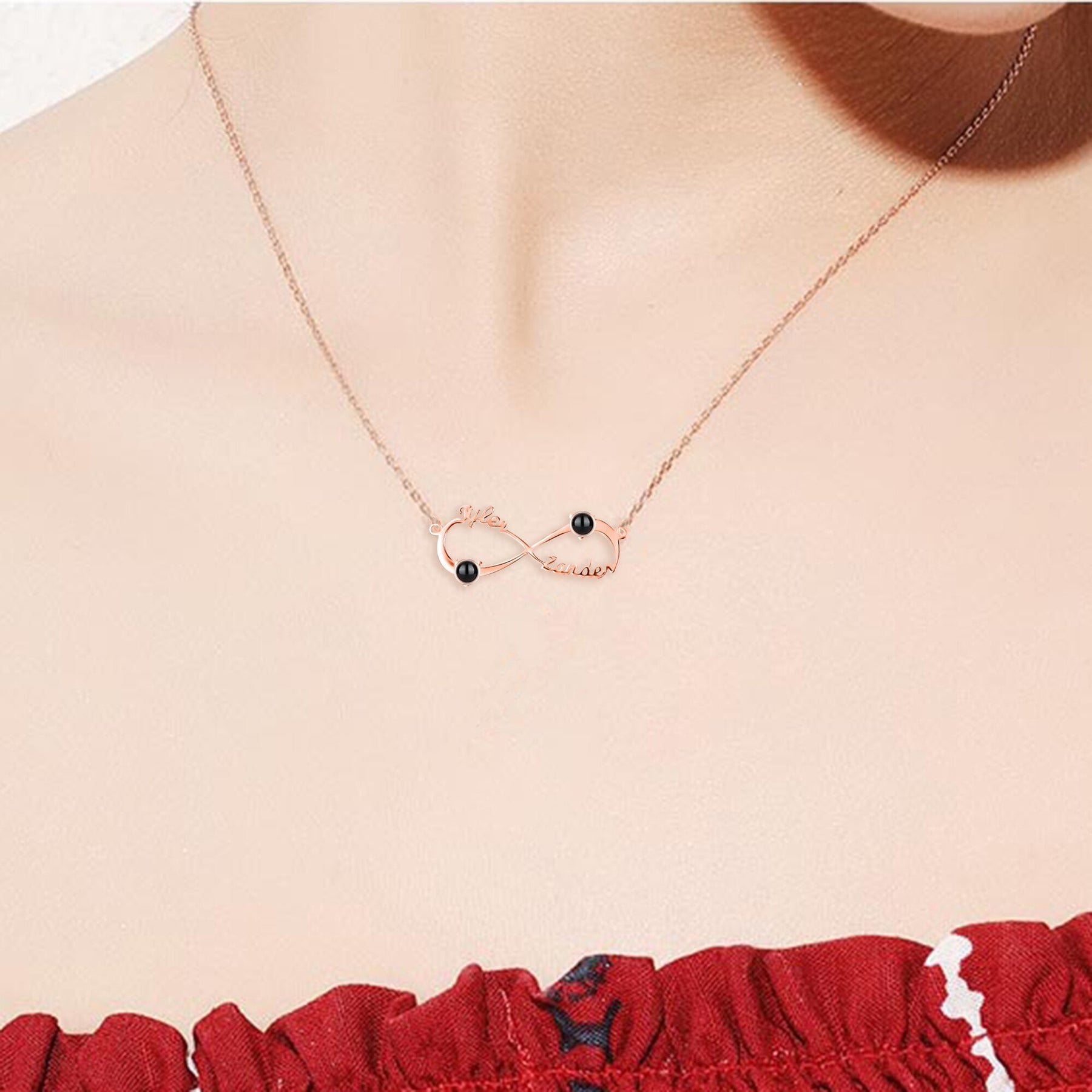 Collana di proiezione del simbolo dell'infinito personalizzata per le donne Personalizza il ciondolo con foto del nome