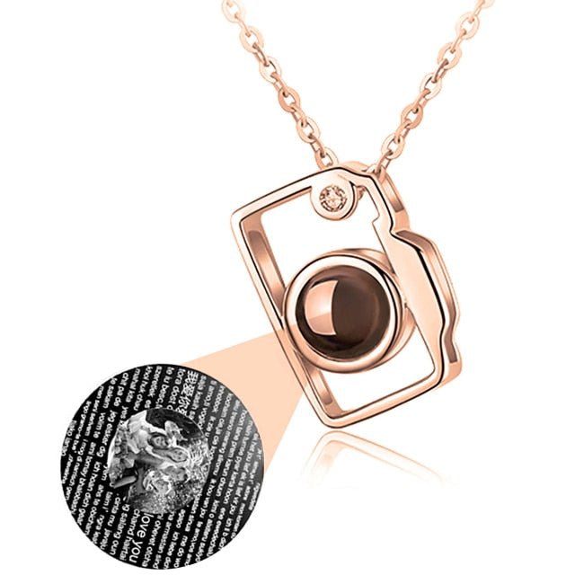 Collana di proiezione a forma di fotocamera classica personalizzata Ciondolo con nome personalizzato con foto