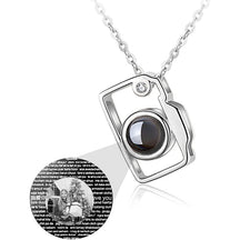 Collana di proiezione a forma di fotocamera classica personalizzata Ciondolo con nome personalizzato con foto